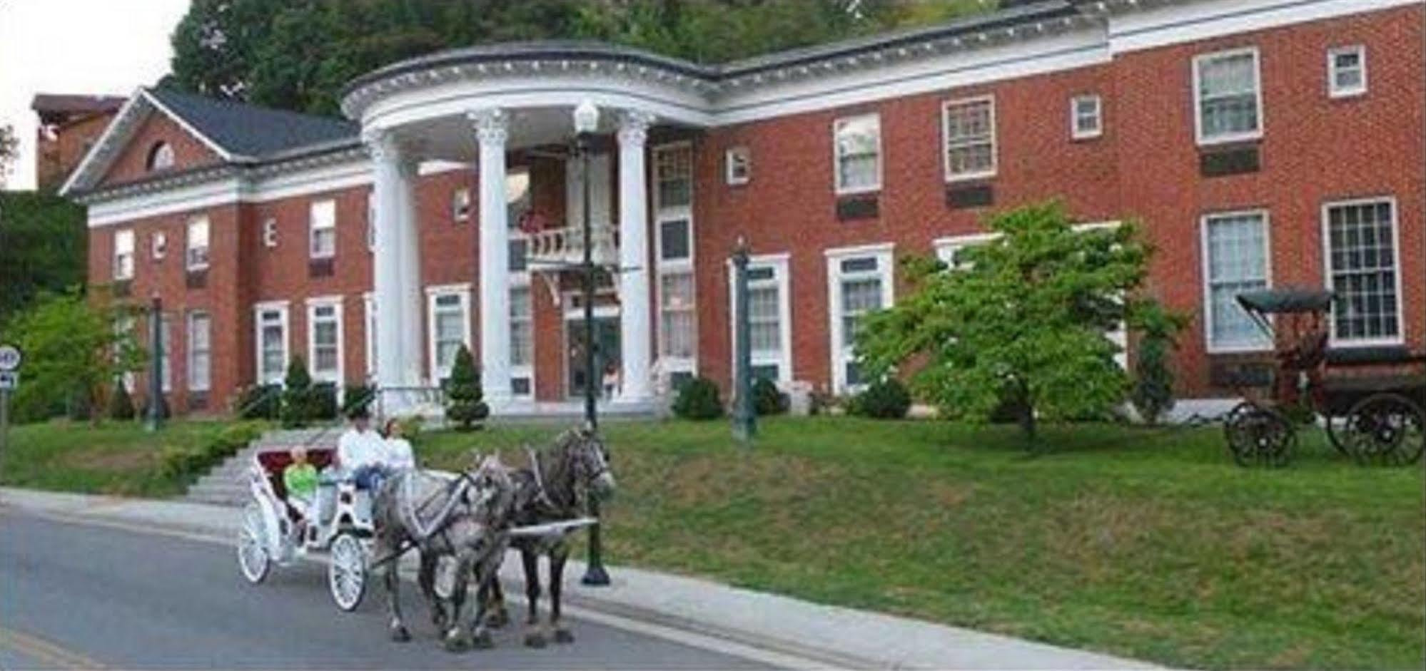 Macarthur Inn Narrows Exterior photo